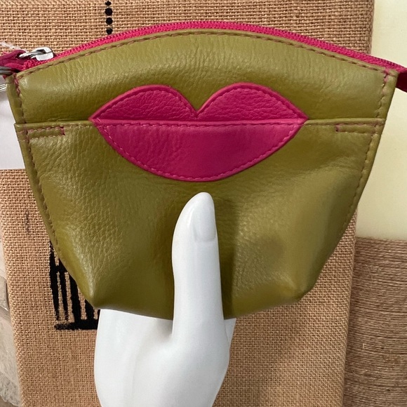 ILI Accessories - New ILI Kiss green & pink leather small zip pouch